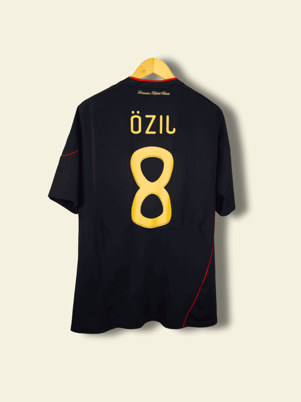 2010-germany-away-mesut-zil-8-large-p41462-adidas-1