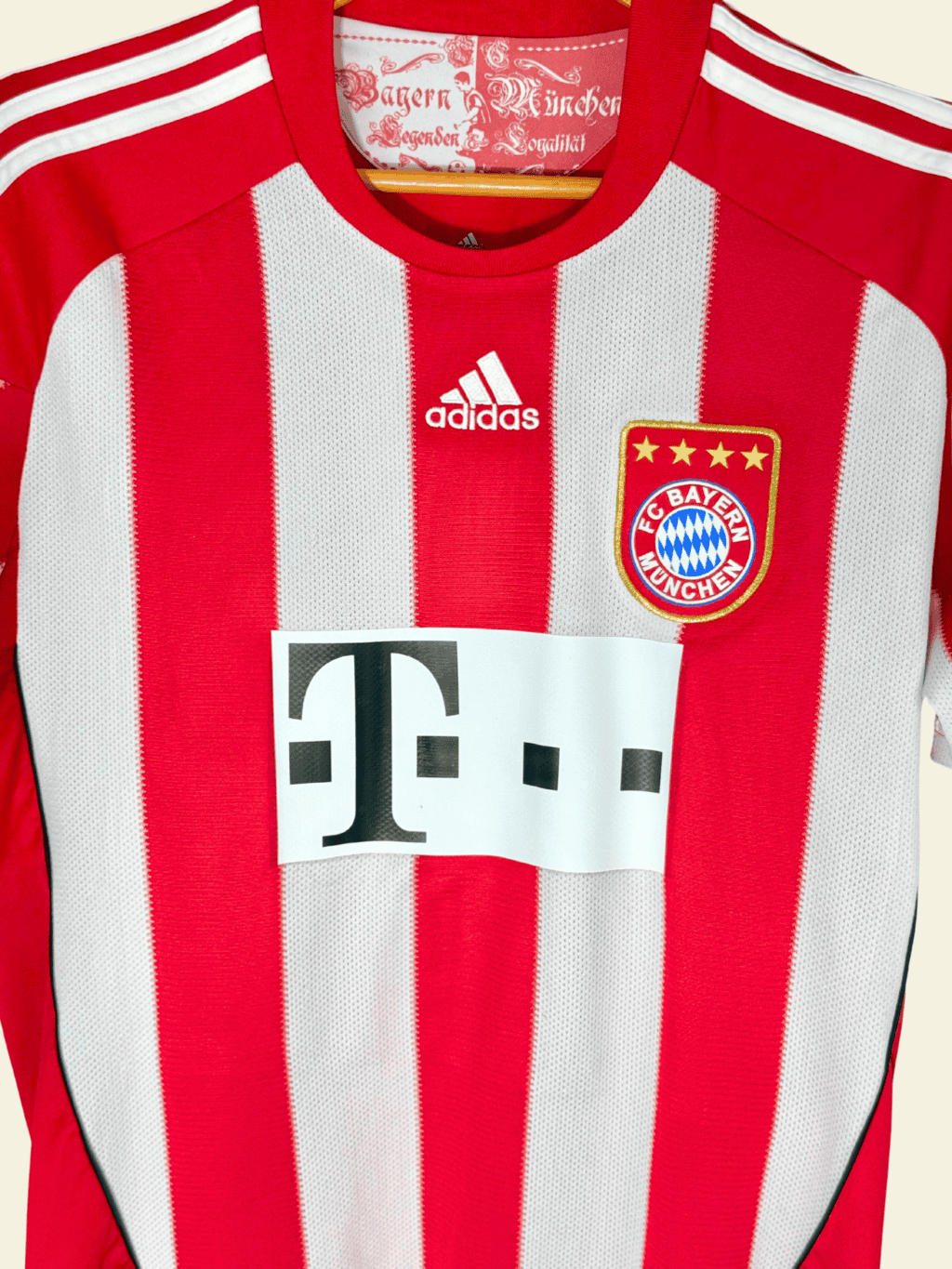 2010-11-bayern-munich-home-arjen-robben-10-large-p95790-adidas-3