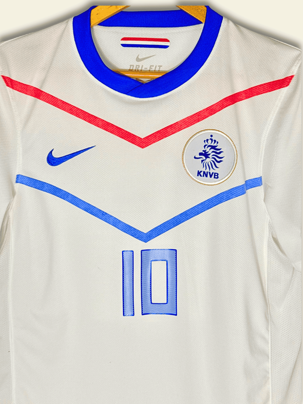 2010-netherlands-away-wesley-sneijder-10-medium-376907-105-nike-2