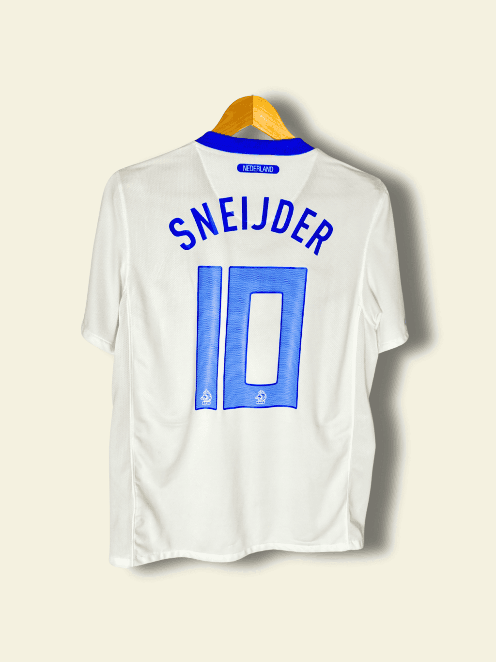 2010-netherlands-away-wesley-sneijder-10-medium-376907-105-nike-2