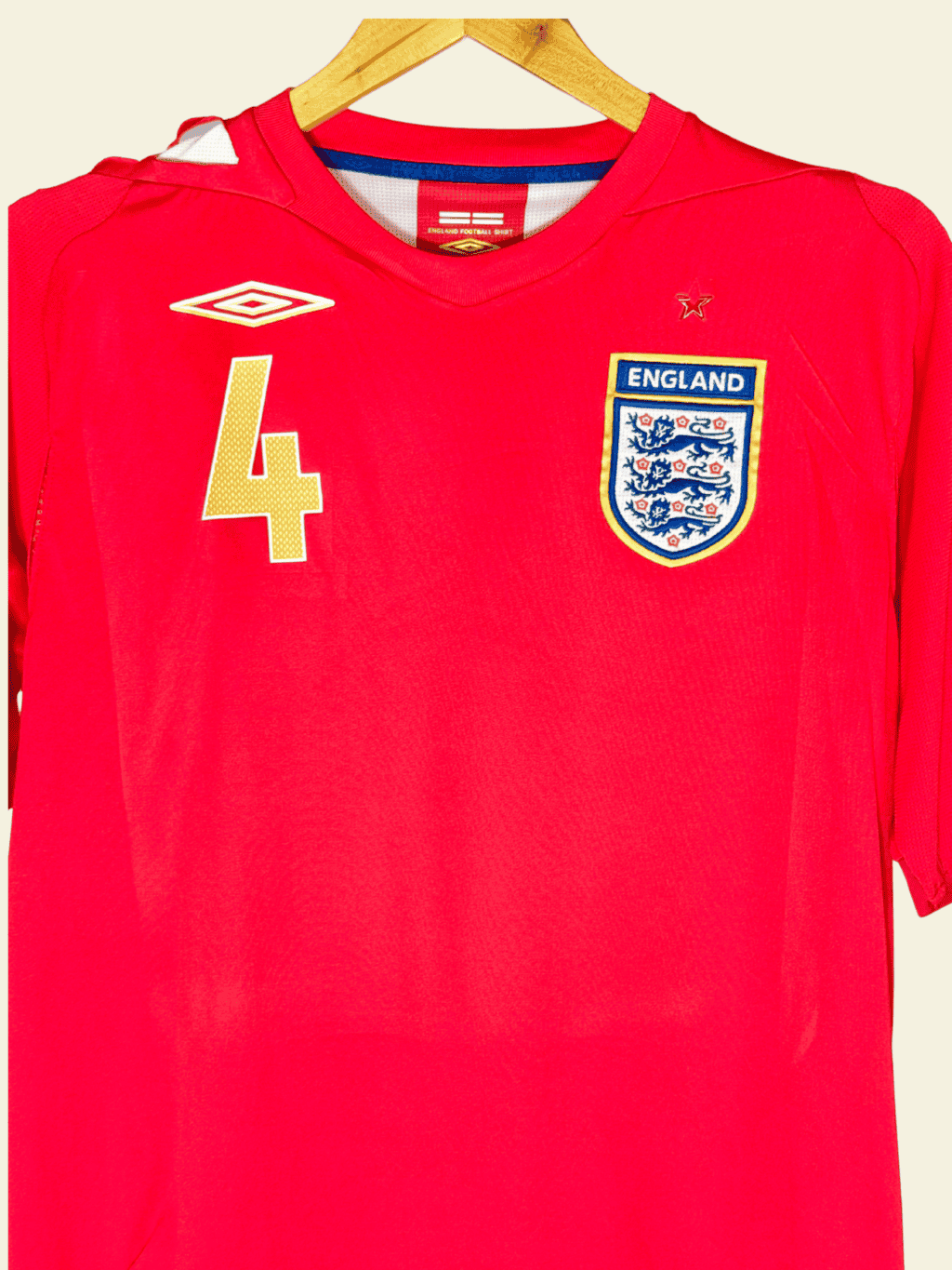 2006-england-away-steven-gerrard-4-medium-15917311-umbro-3