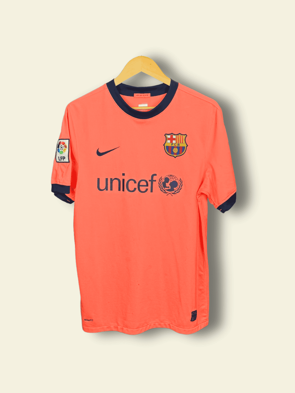 2009-barcelona-away-dani-alves-20-medium-355020-870-nike-3