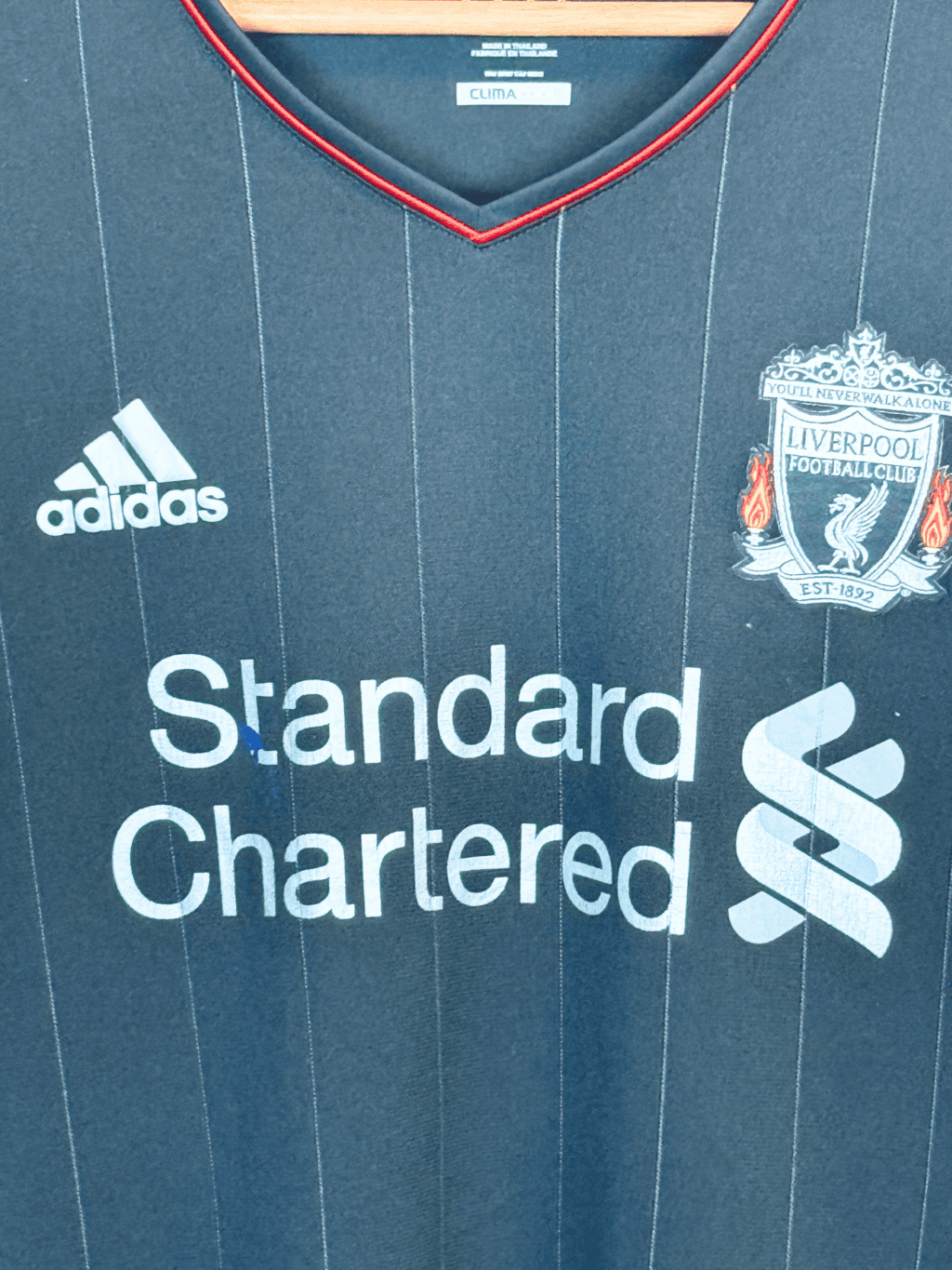 2011-liverpool-away-luis-suarez-7-large-v13870-adidas-3