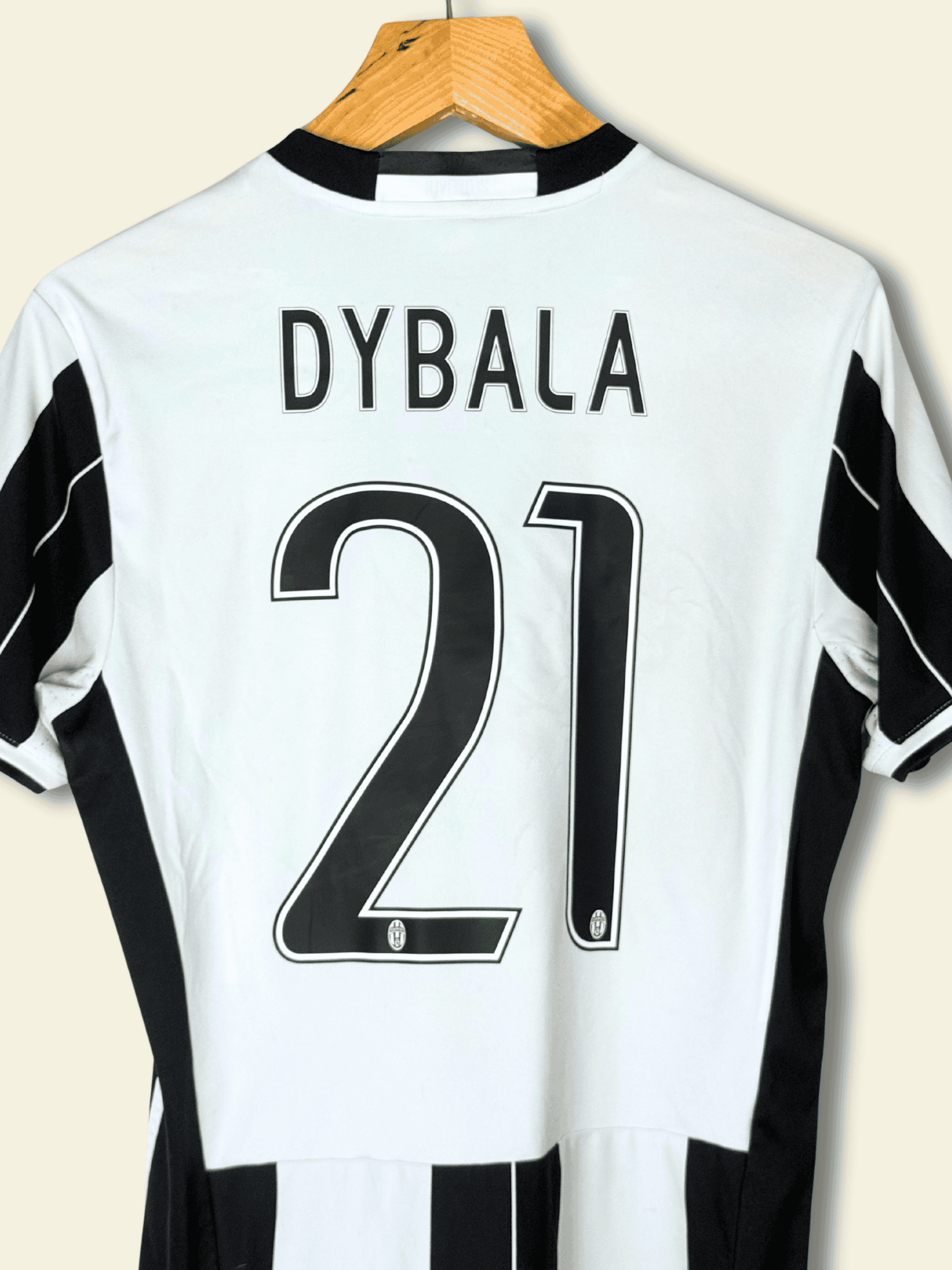 2016 Juventus Home - Paulo Dybala #21 Medium - Image 4