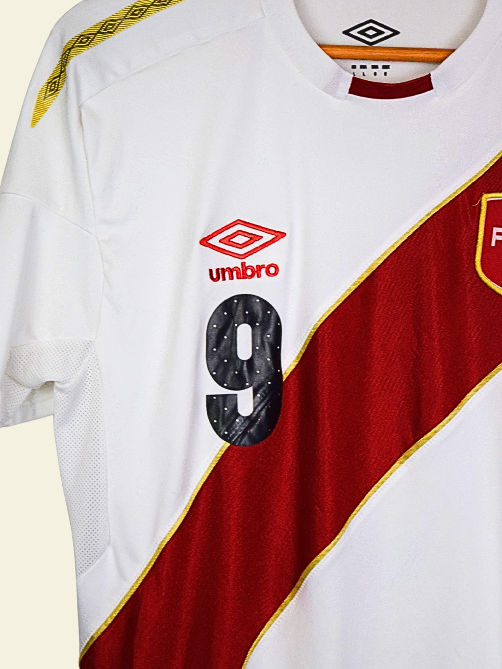 2018 Peru Home - Paolo Guerrero #9 Large no-mpn