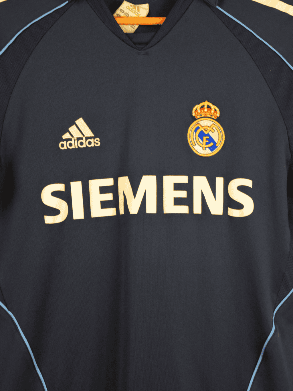 2005-real-madrid-away-david-beckham-23-small-109856-adidas-1