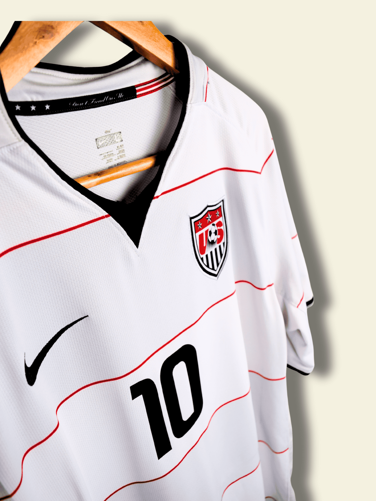 2008 USA home – Landon Donovan #10 Large 259186-105 nike4