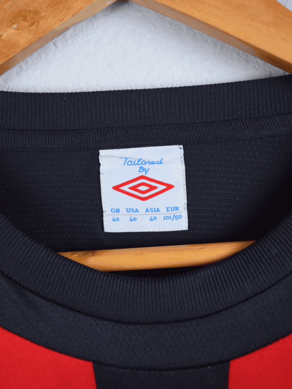 2011-manchester-city-away-sergio-aguero-16-medium-1