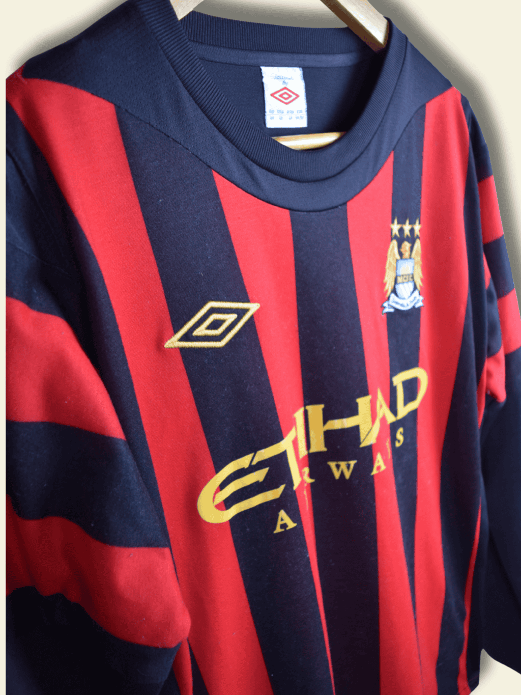 2011-manchester-city-away-sergio-aguero-16-medium-1