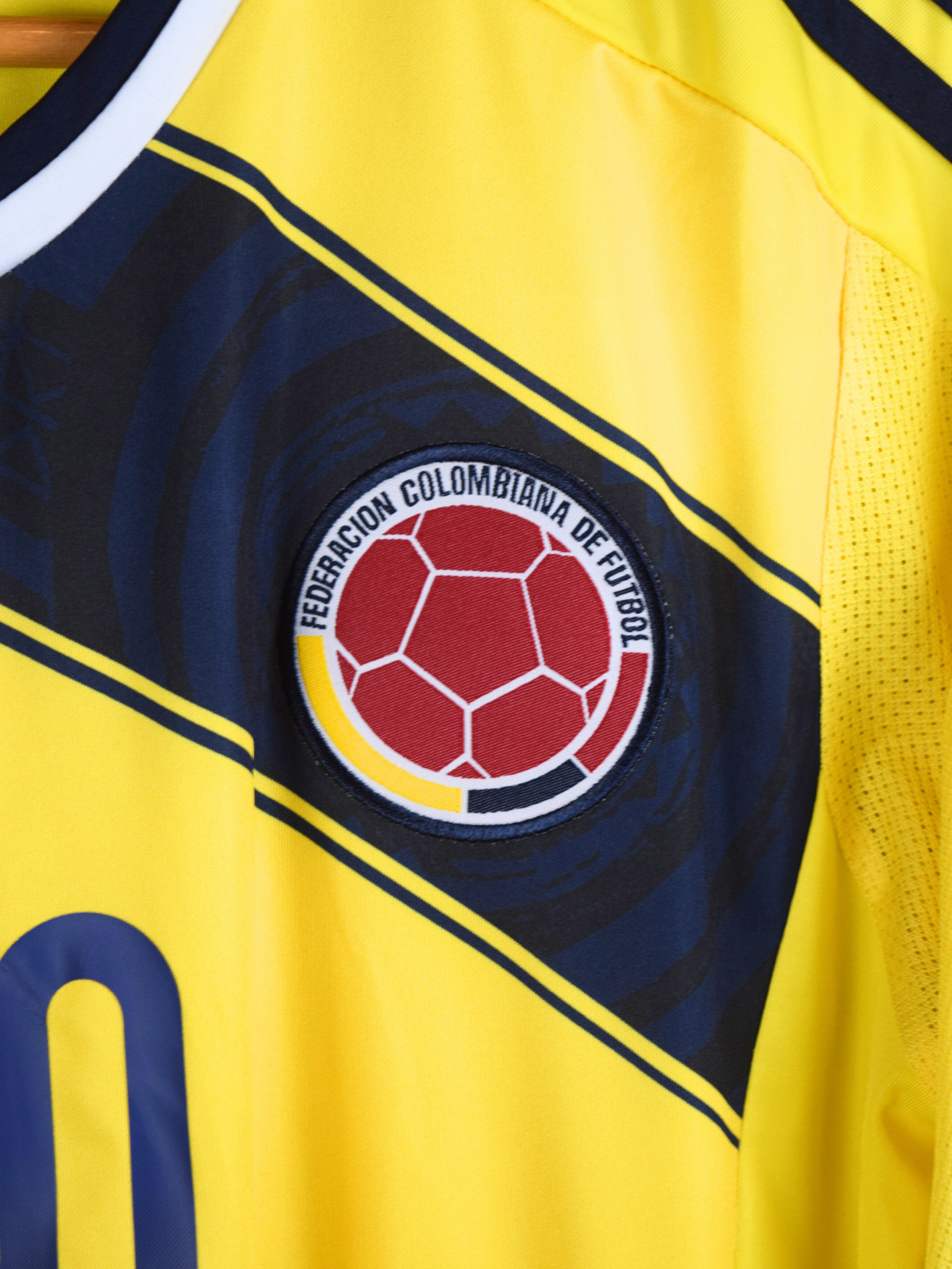 2014 Colombia Home - James Rodriguez #10 Large GB5387 Adidas