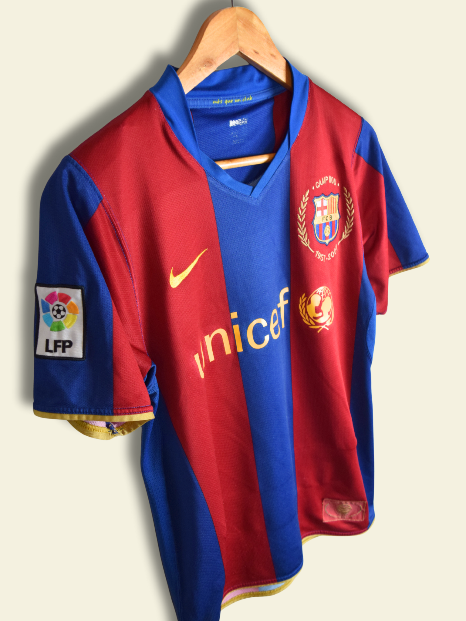 2007 Barcelona Home - Lionel Messi #19 Small 237741-655 Nike