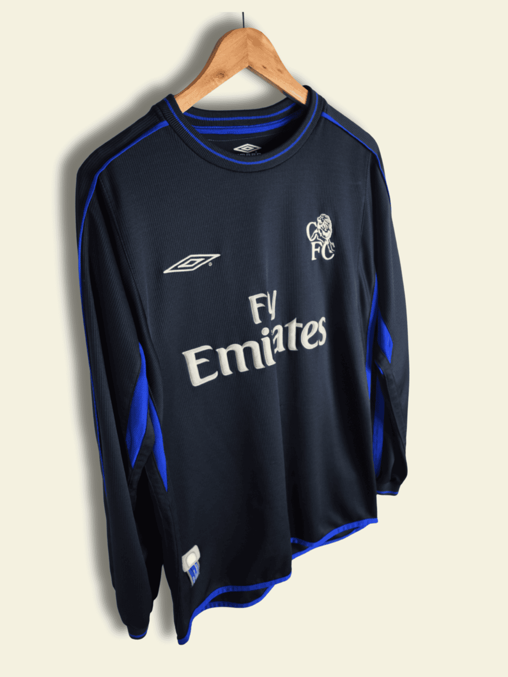 2002-chelsea-away-gianfranco-zola-25-medium-1