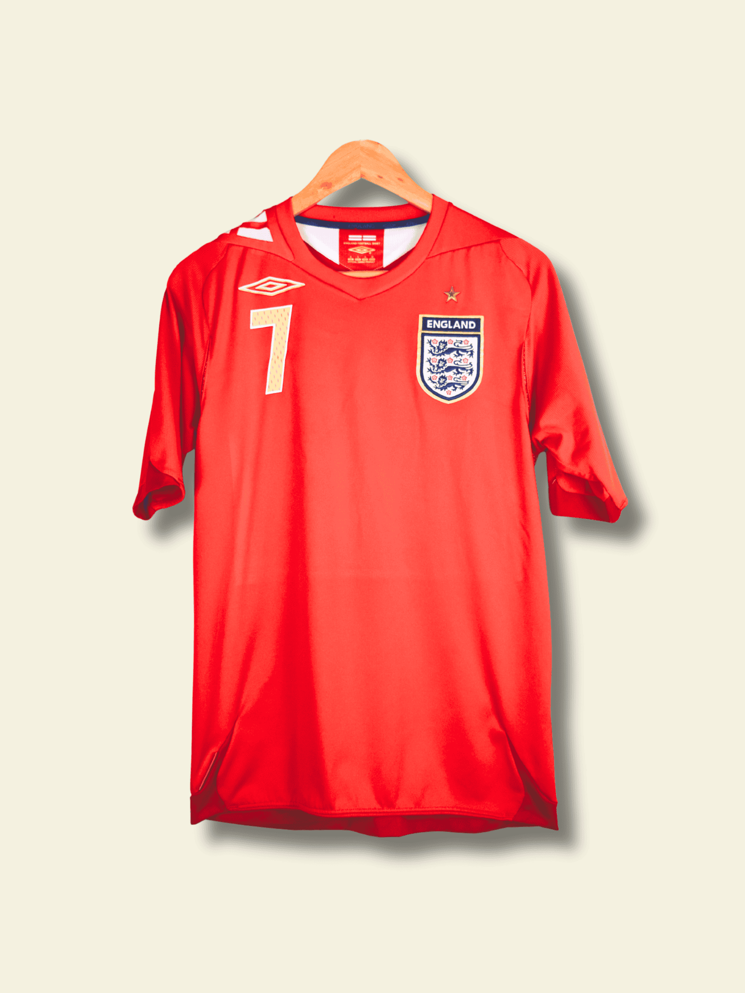 2004 England Away – David Beckham #7 Small RN109787 Umbro1