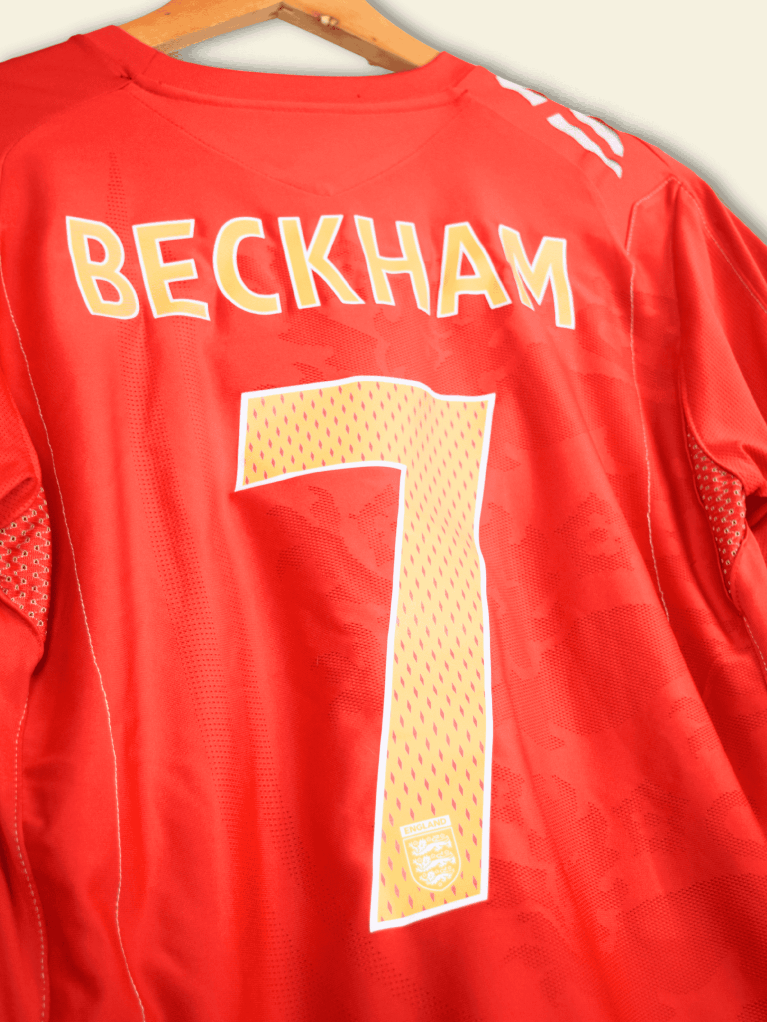 2004 England Away – David Beckham #7 Small RN109787 Umbro3