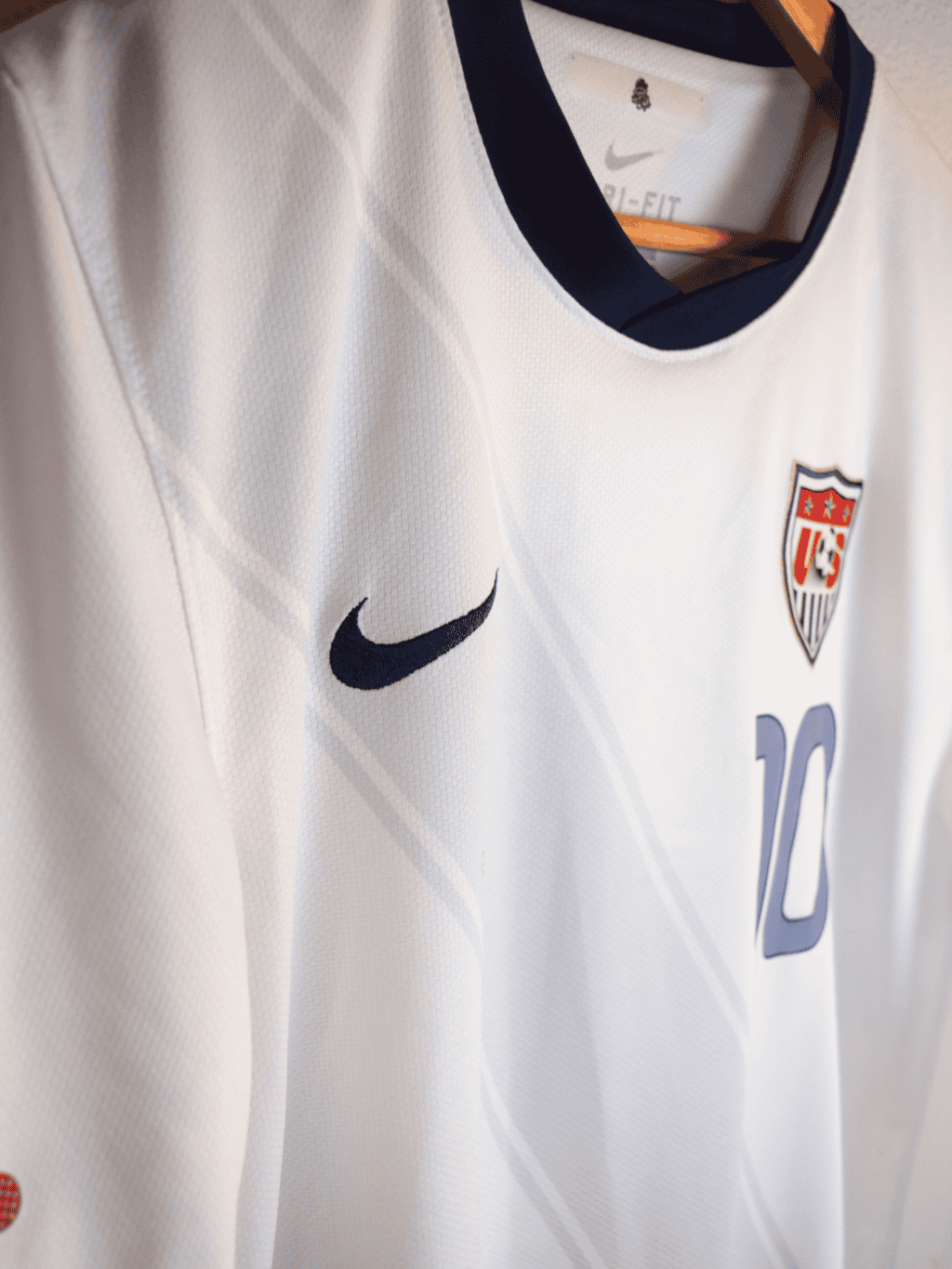 2010 USA Home – Landon Donovan #10 Large 369253-105 Nike7