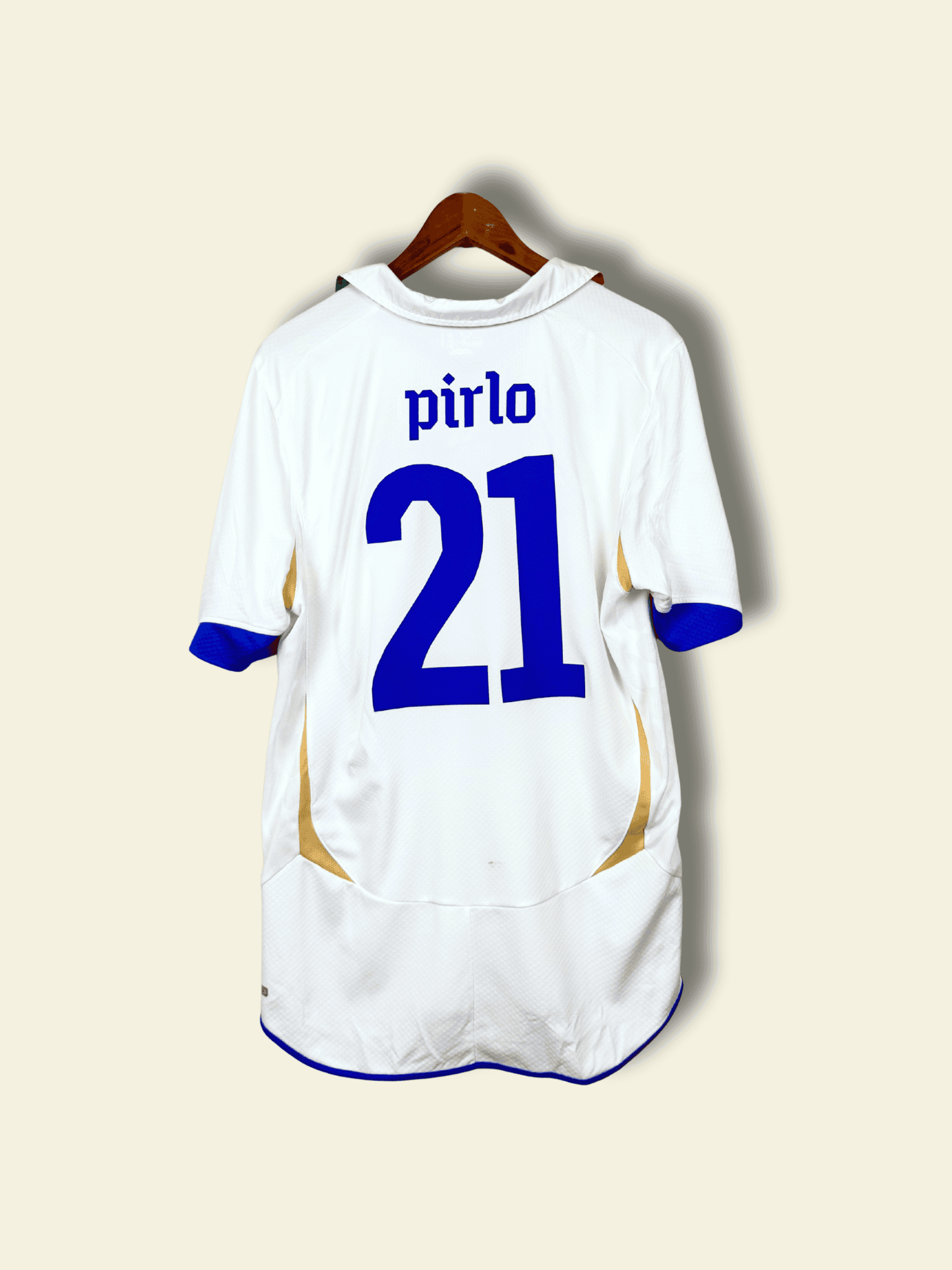 2010-italy-away-andrea-pirlo-21-large-736599-puma2