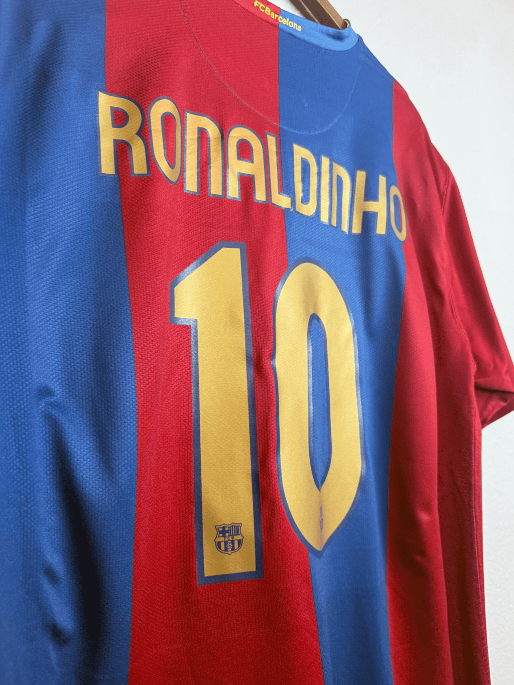 2006 Barcelona Home - Ronaldinho #10 Medium - Image 6