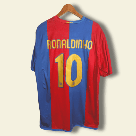 2006 Barcelona Home - Ronaldinho #10 Medium