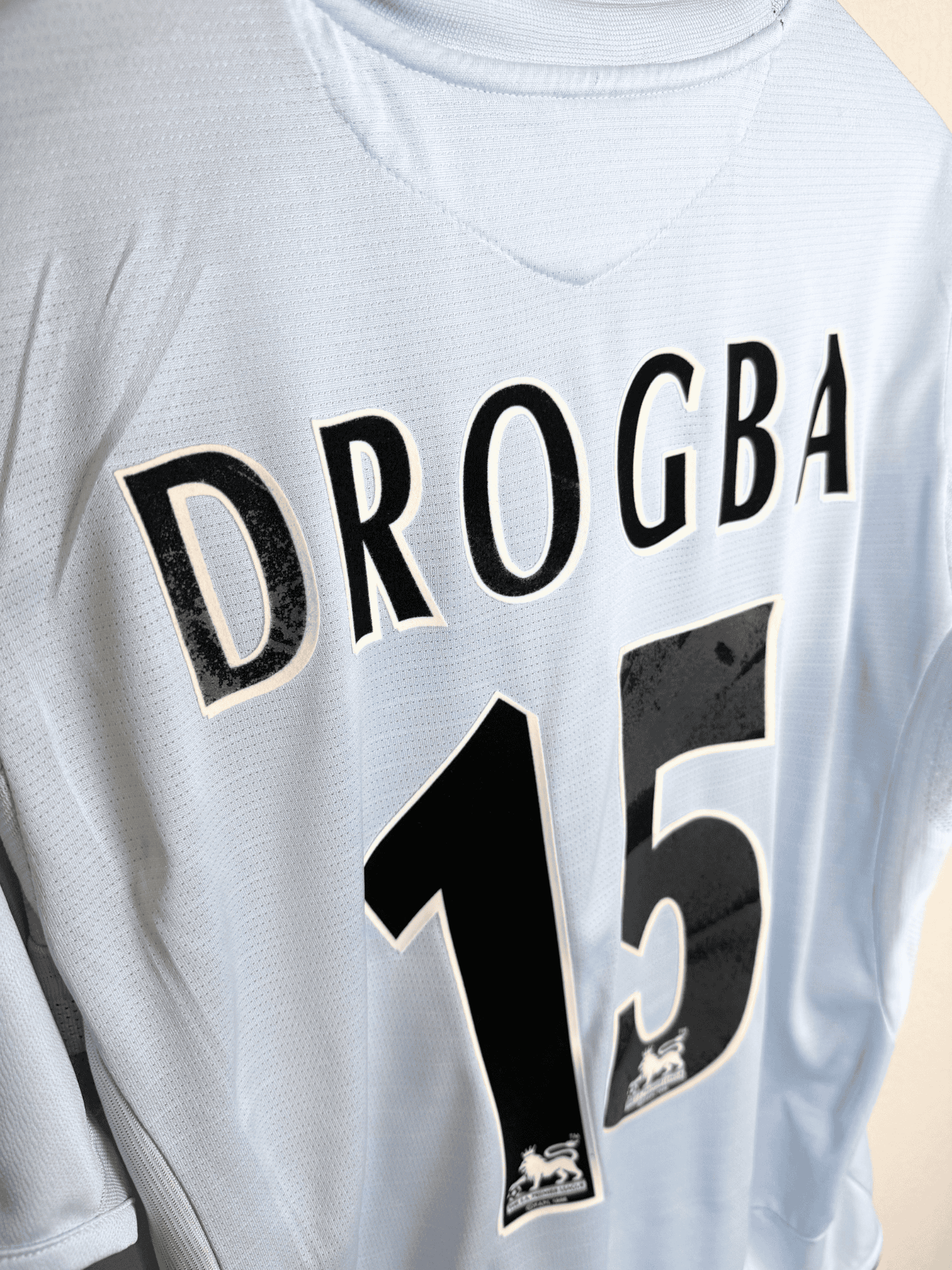 2005-chelsea-away-didier-drogba-15-medium-3
