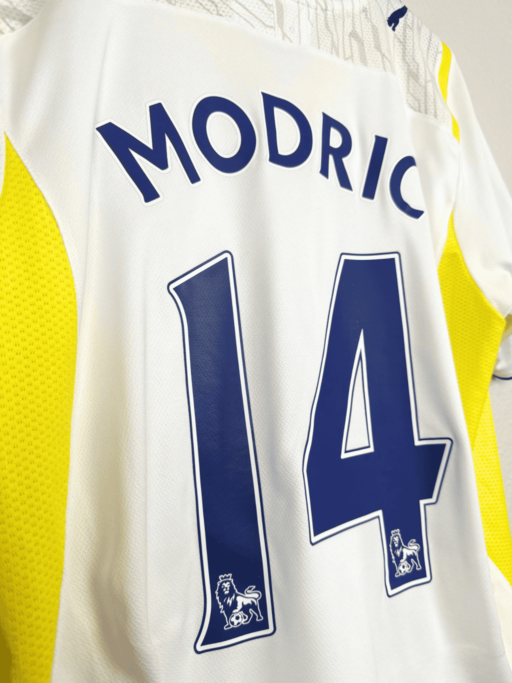 2009 Tottehnham Spurs Home - Luka Modric #14 Medium - Image 4