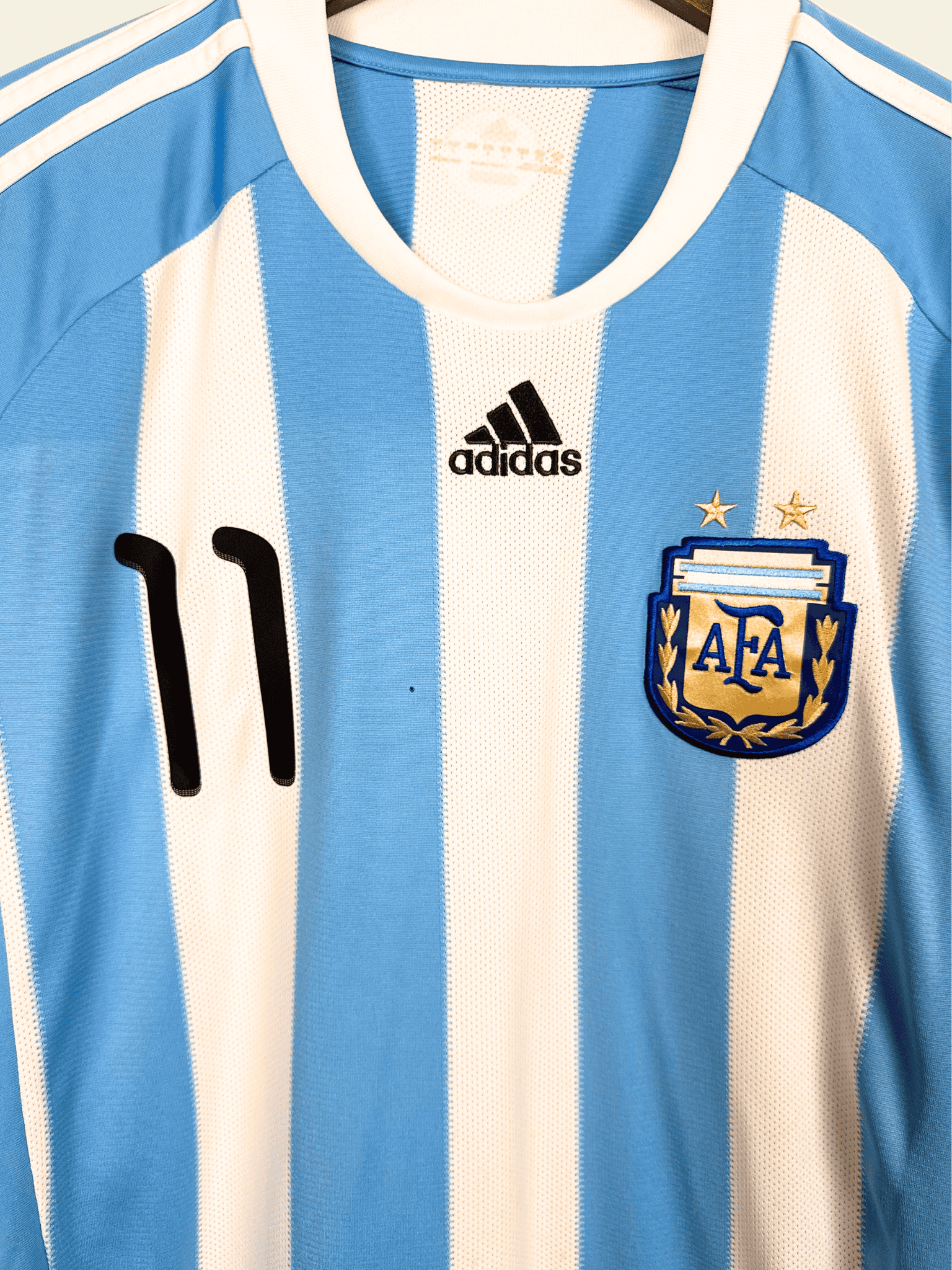 2010-argentina-home-carlos-tevez-11-large-p47066-adidas-2