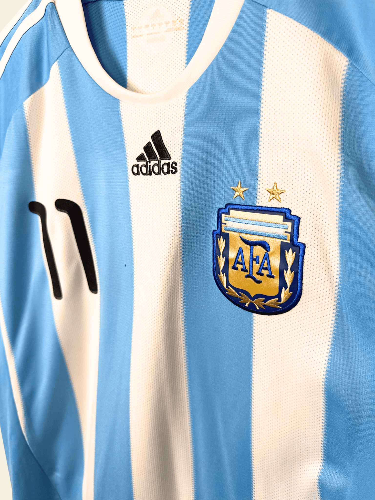 2010-argentina-home-carlos-tevez-11-large-p47066-adidas-3
