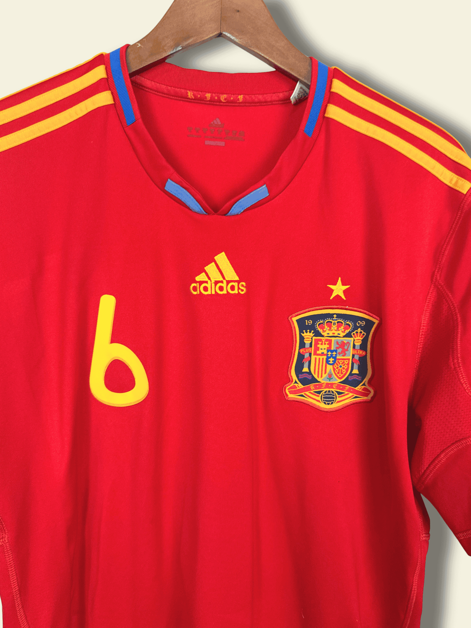 2010-spain-home-andres-iniesta-6-large-v31236-adidas-2