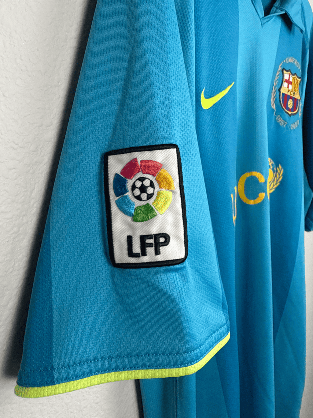 2007 Barcelona Away - Ronaldinho #10 XL - Image 4