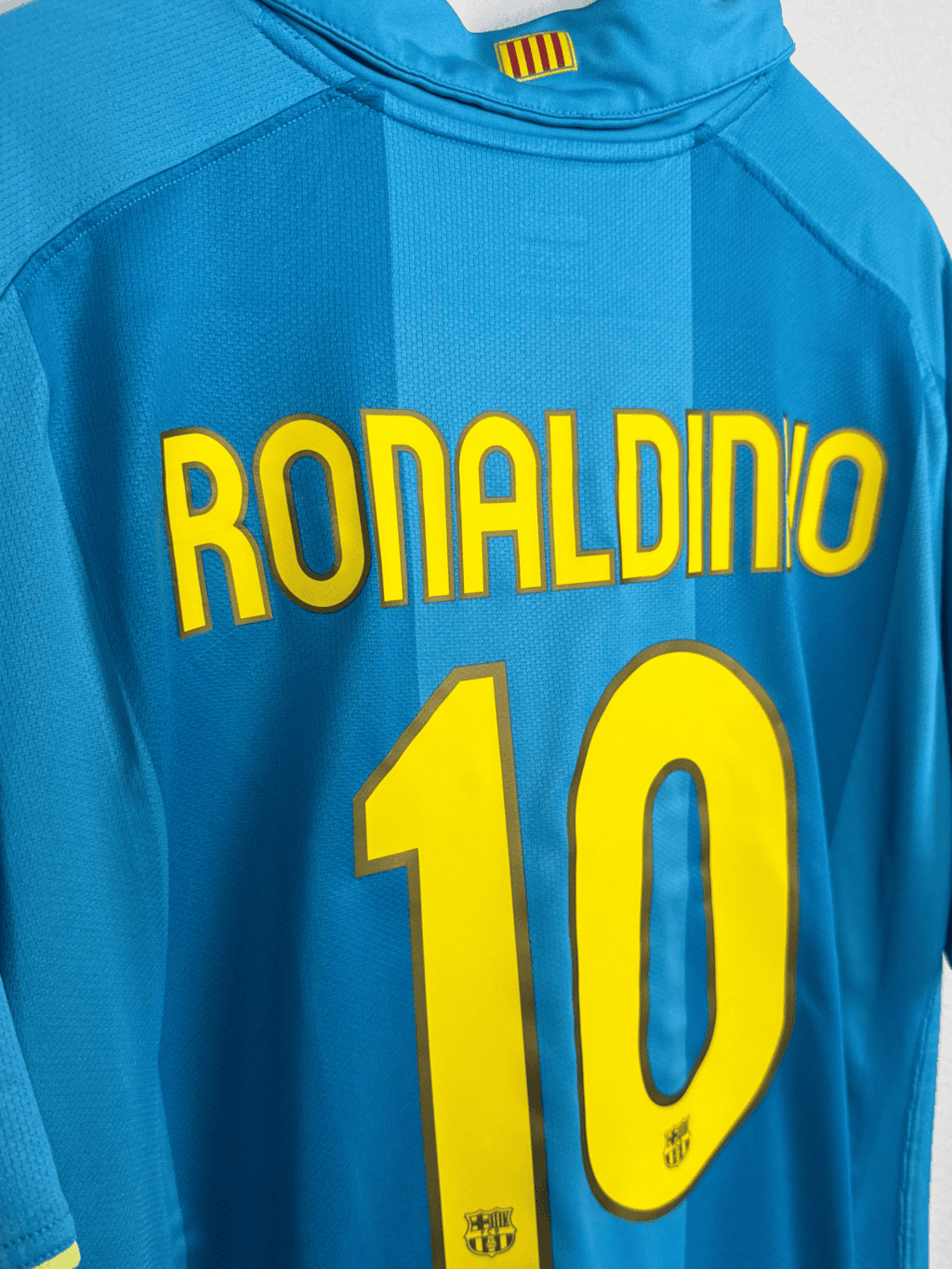 2007 Barcelona Away - Ronaldinho #10 XL - Image 5